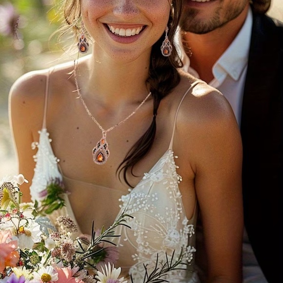 Teardrop Pendant Necklace - Picture 4 of 4